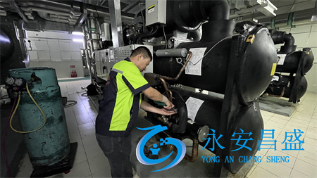 中央空調(diào)壓縮機進(jìn)水維修