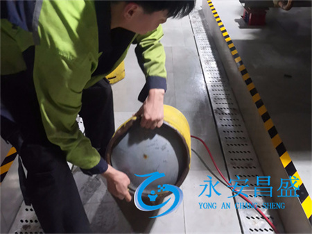 中央空調(diào)主機清洗流程全解析 助力企業(yè)中央空調(diào)重煥生機